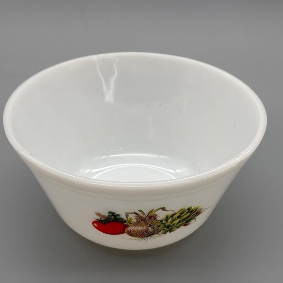 Vintage Federal Glass Vegetable Harvest 2 Quart Garden Vegetable Milk Glass Bowl - Picture 2 of 10